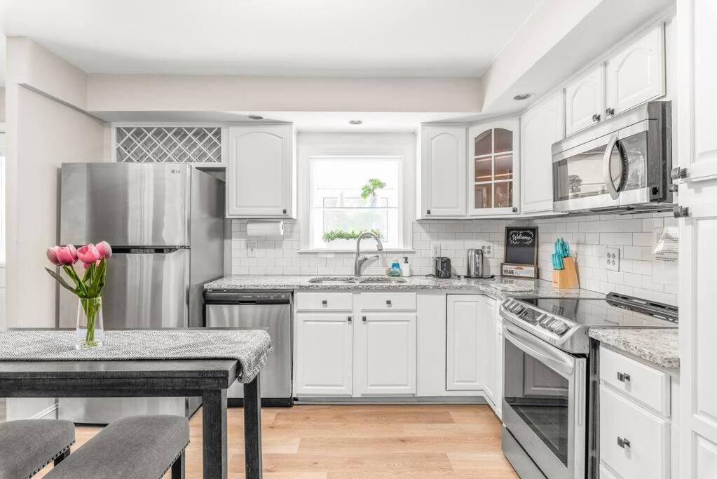 Spotless 4br Near Clt Uptown, Fast Wi-fi Apartment *