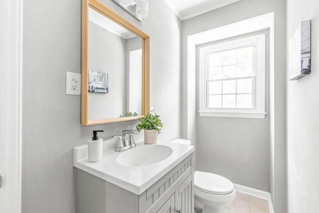 Spotless 4br Near Clt Uptown, Fast Wi-fi *