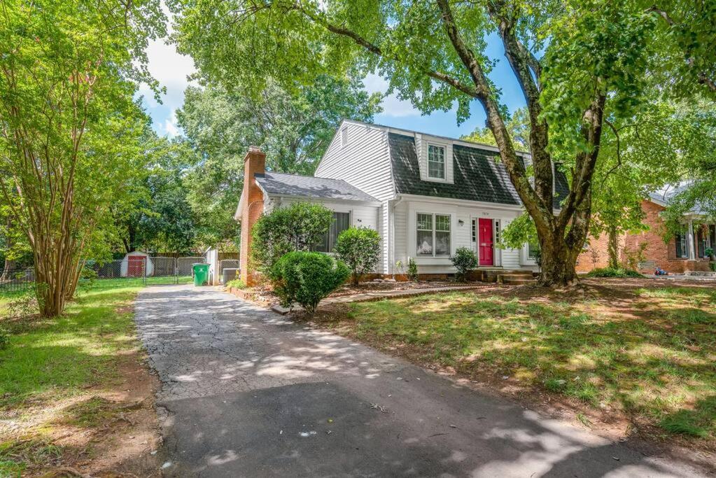 Spotless 4br Near Clt Uptown, Fast Wi-fi Apartment *