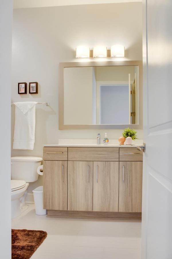Apartment Uptown 1 Bedroom Apt With Balcony By Frontdesk *