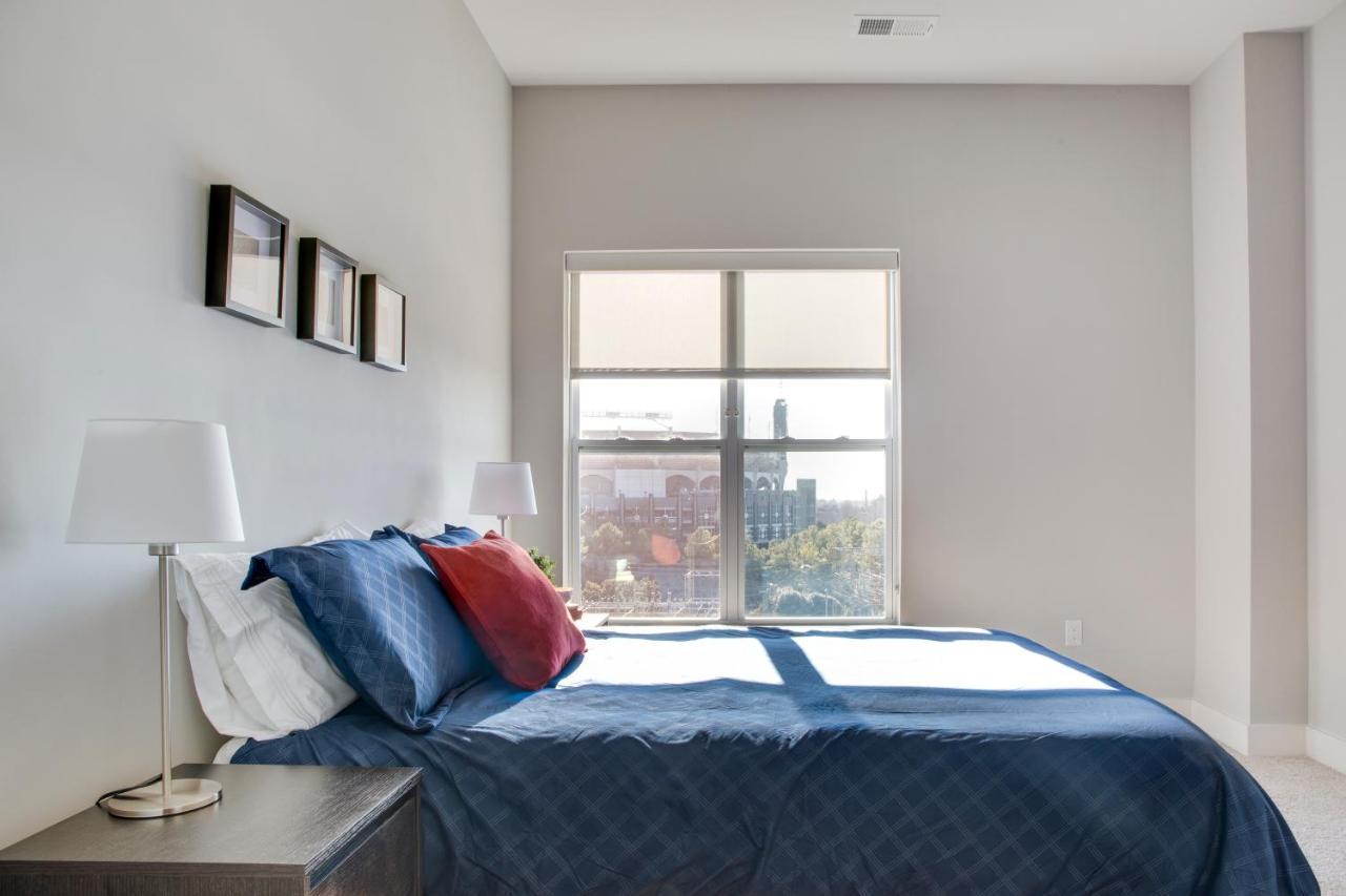 Uptown 1 Bedroom Apt With Balcony By Frontdesk Apartment