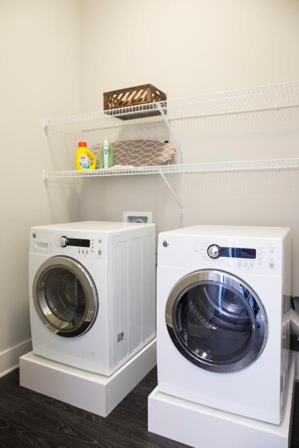 Uptown 1 Bedroom Apt With Balcony By Frontdesk *