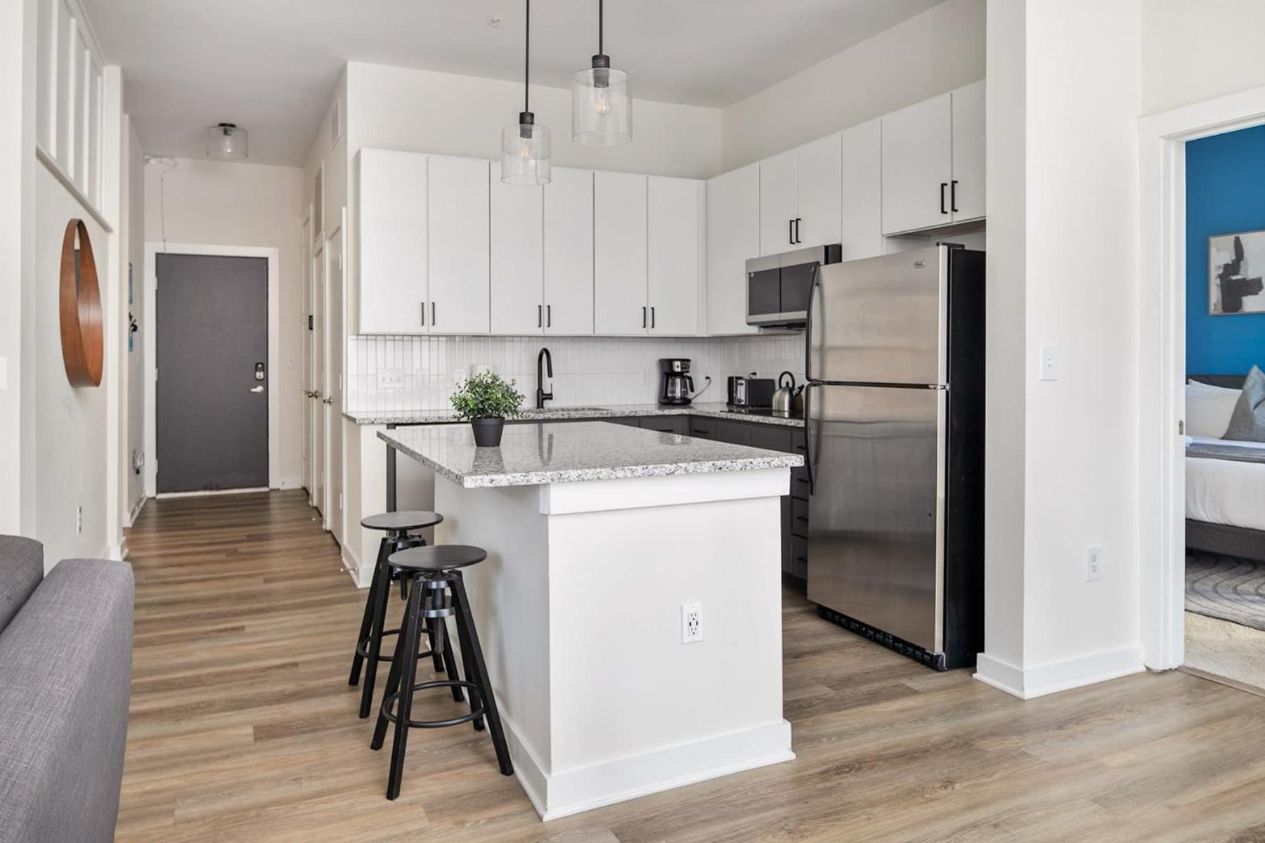 Apartment Spacious 2bd With Private Balcony And Free Parking *