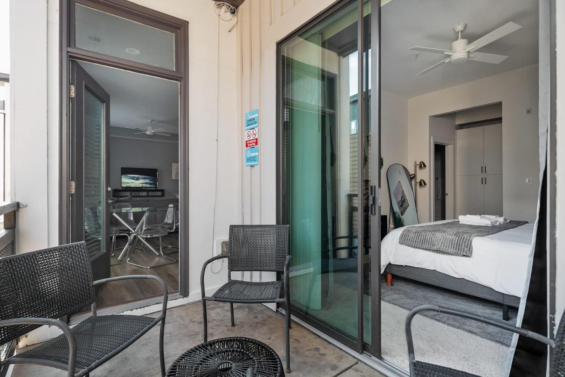 Spacious 2bd With Private Balcony And Free Parking Apartment Charlotte