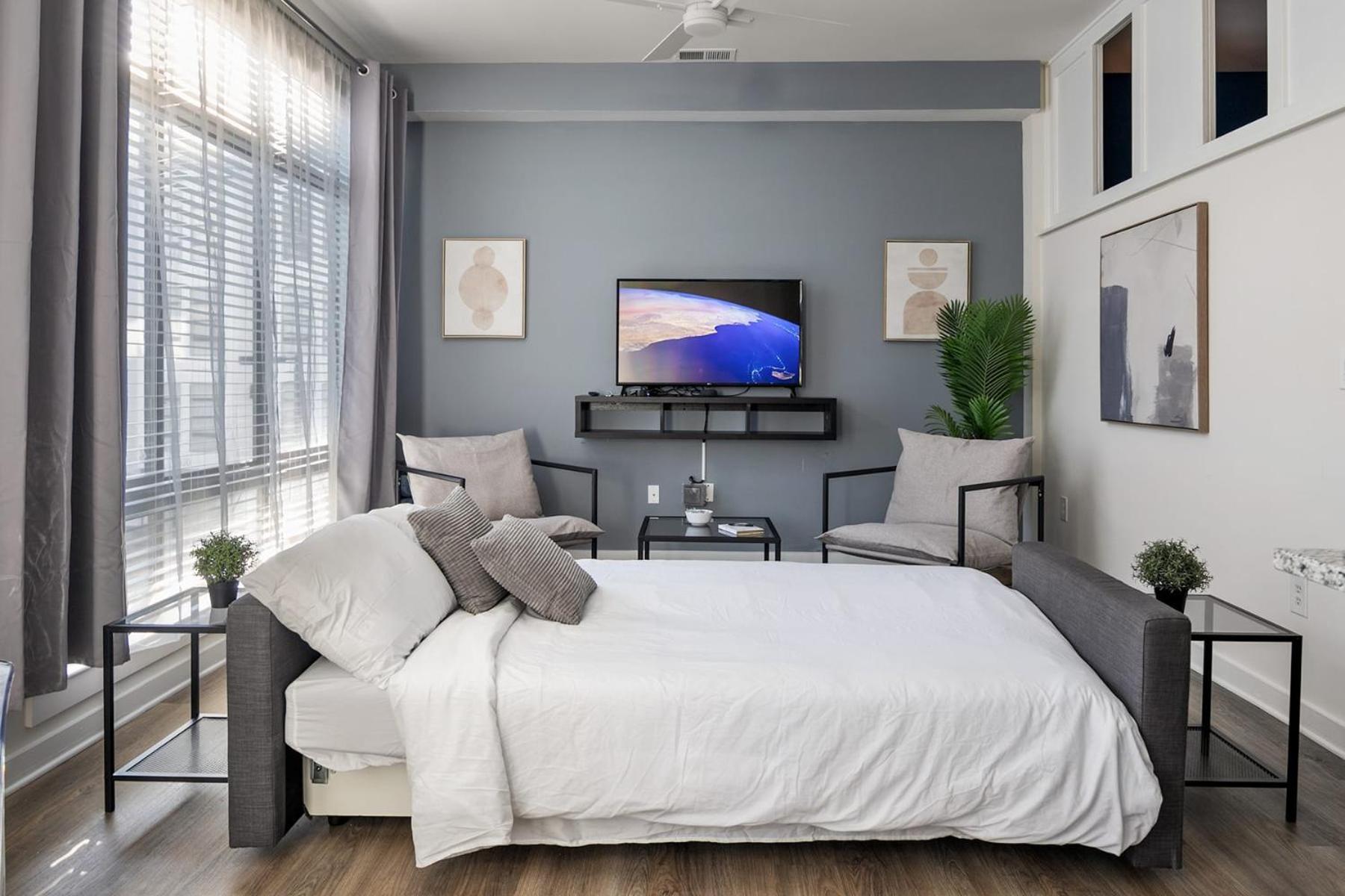 Spacious 2bd With Private Balcony And Free Parking Charlotte