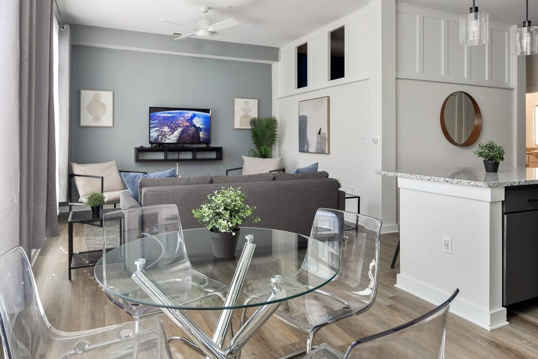 Spacious 2bd With Private Balcony And Free Parking