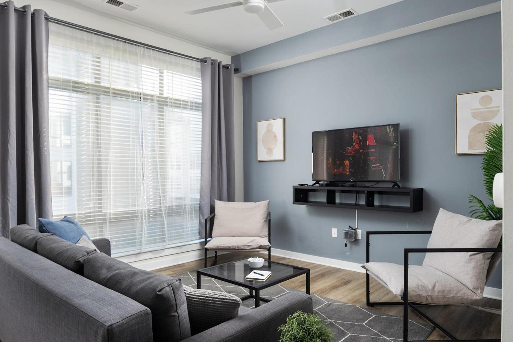 Spacious 2bd With Private Balcony And Free Parking Apartment *