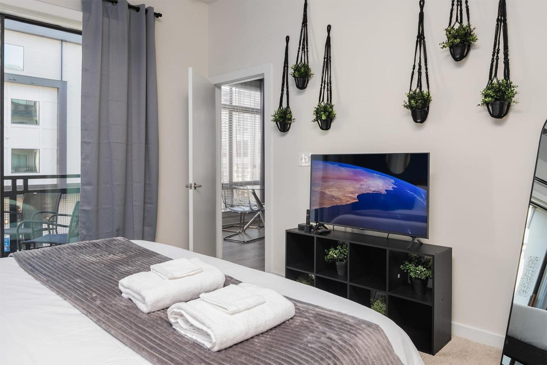 Spacious 2bd With Private Balcony And Free Parking *