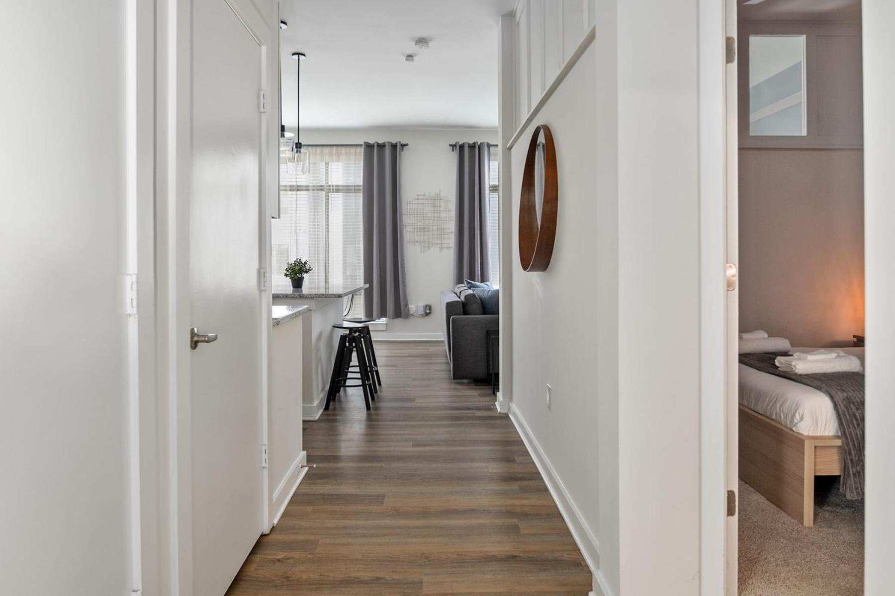 Spacious 2bd With Private Balcony And Free Parking * Charlotte