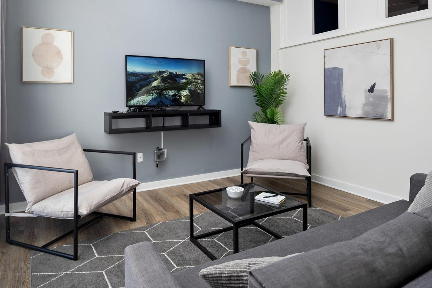 Apartment Spacious 2bd With Private Balcony And Free Parking *