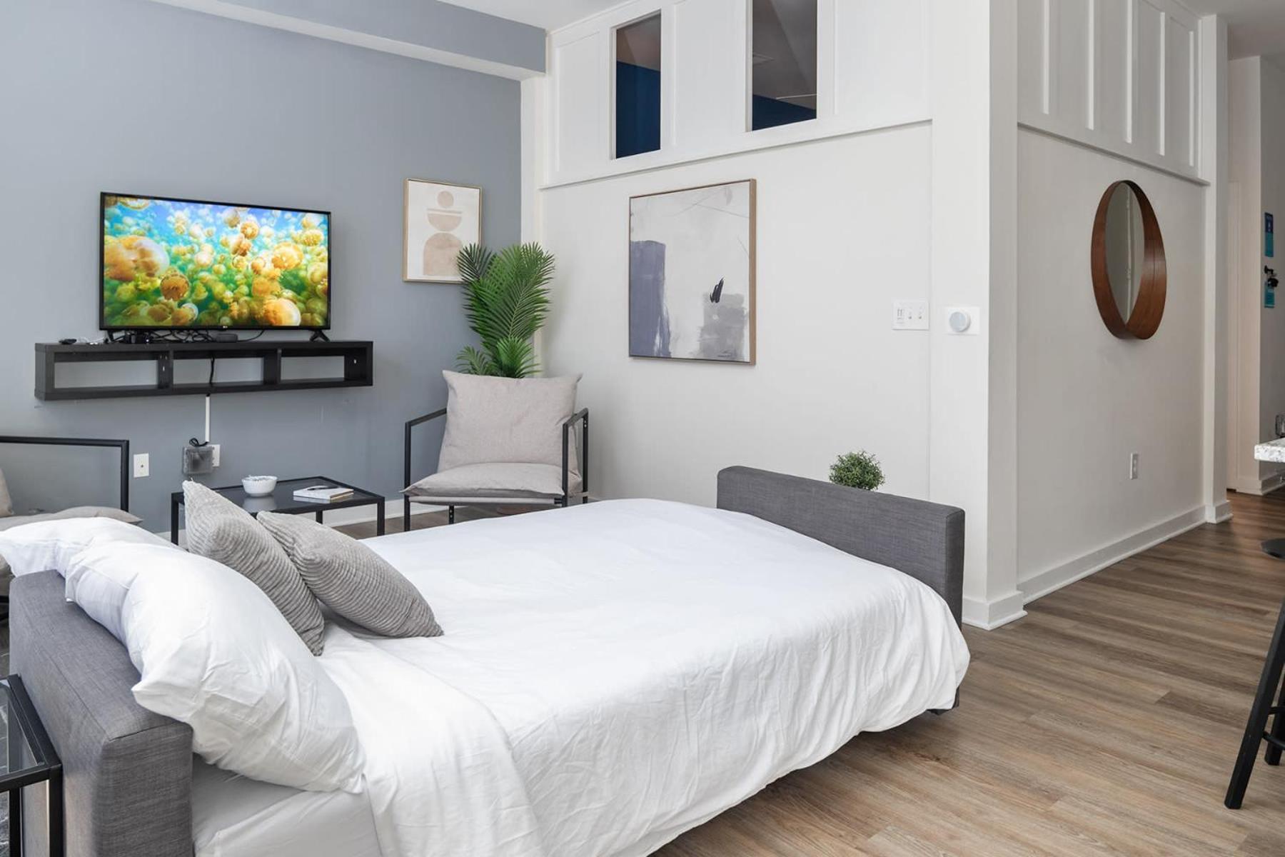 Spacious 2bd With Private Balcony And Free Parking