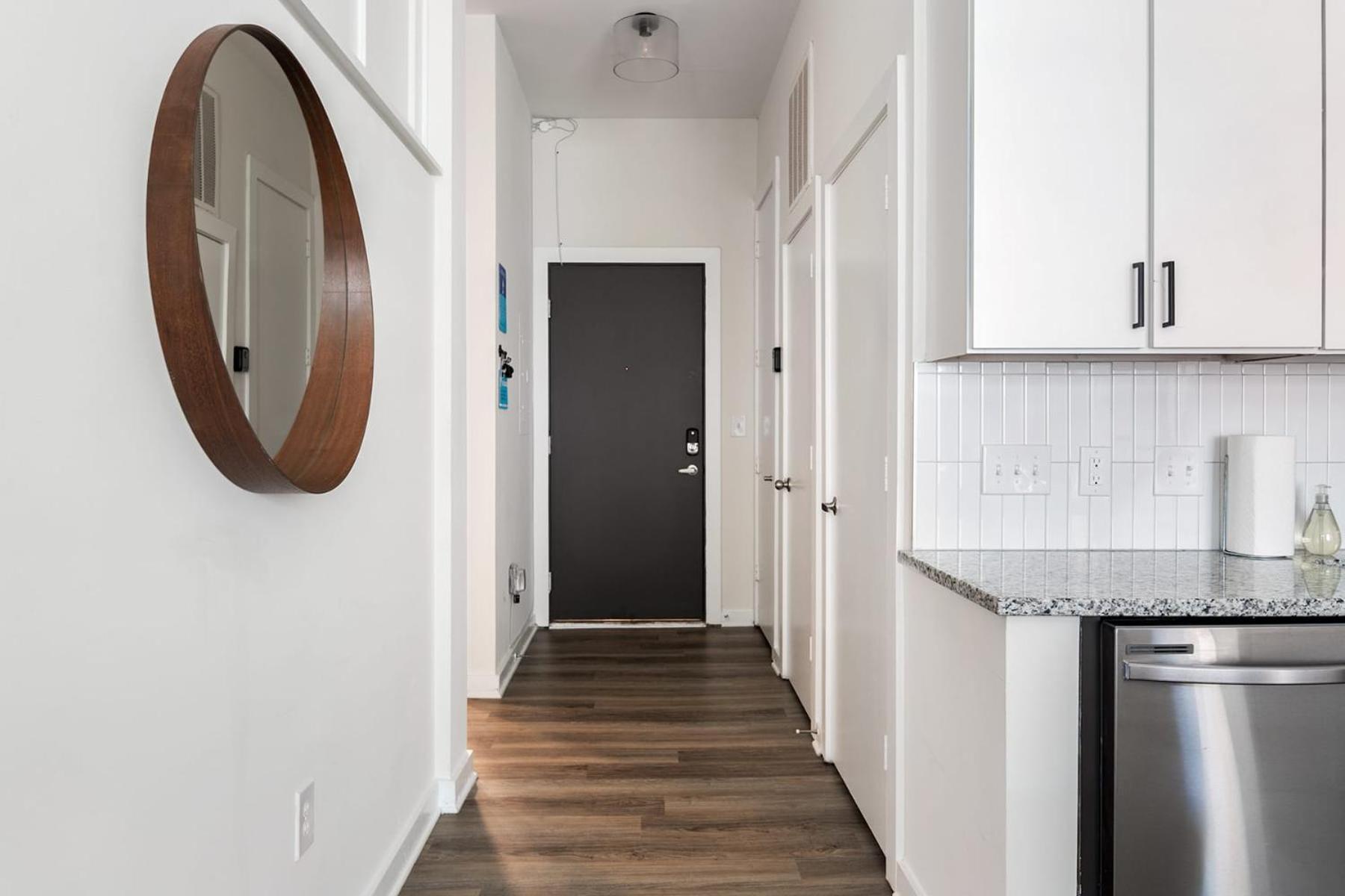 Spacious 2bd With Private Balcony And Free Parking * Charlotte