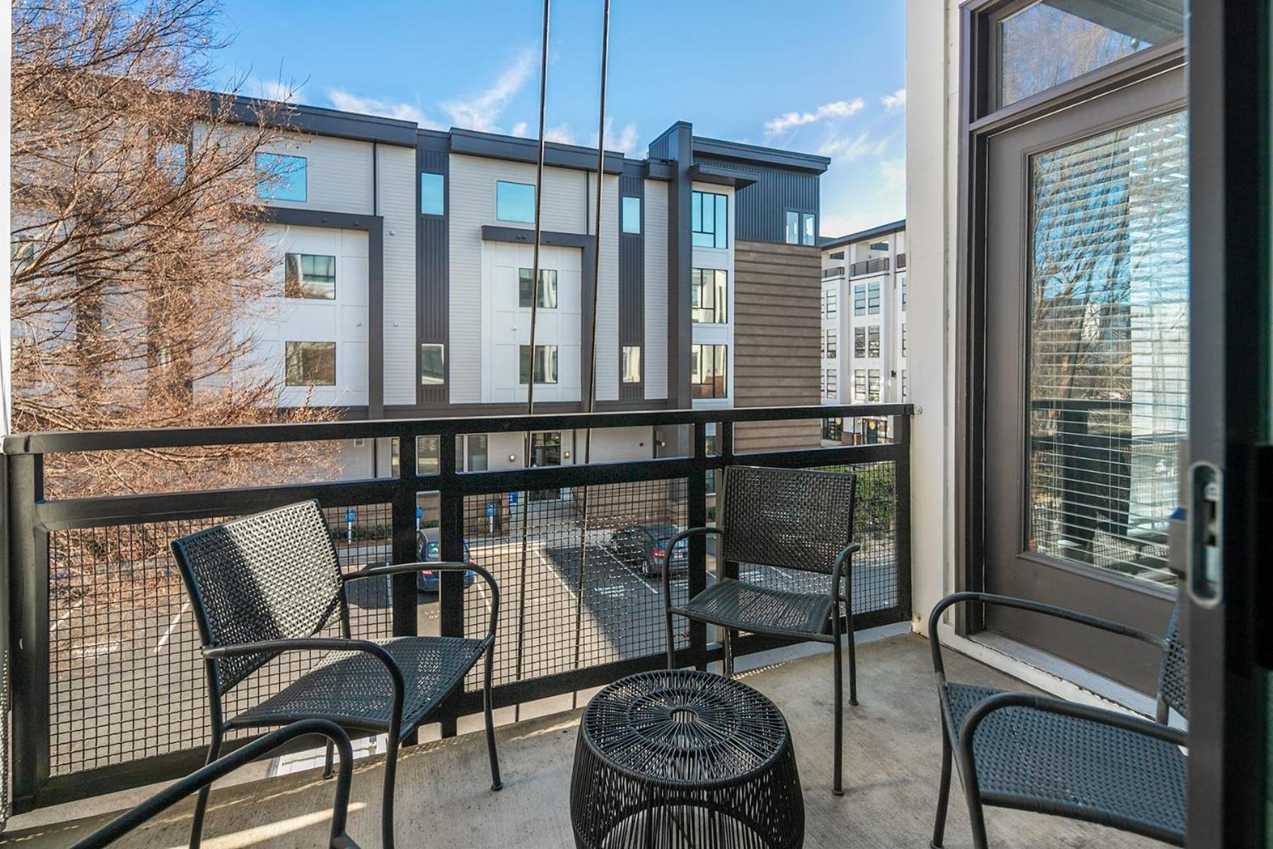 Spacious 2bd With Private Balcony And Free Parking * Charlotte