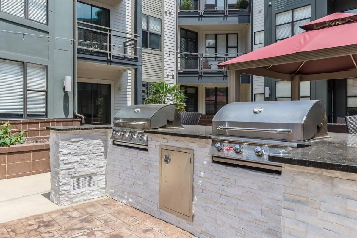 Spacious 2bd With Private Balcony And Free Parking Charlotte