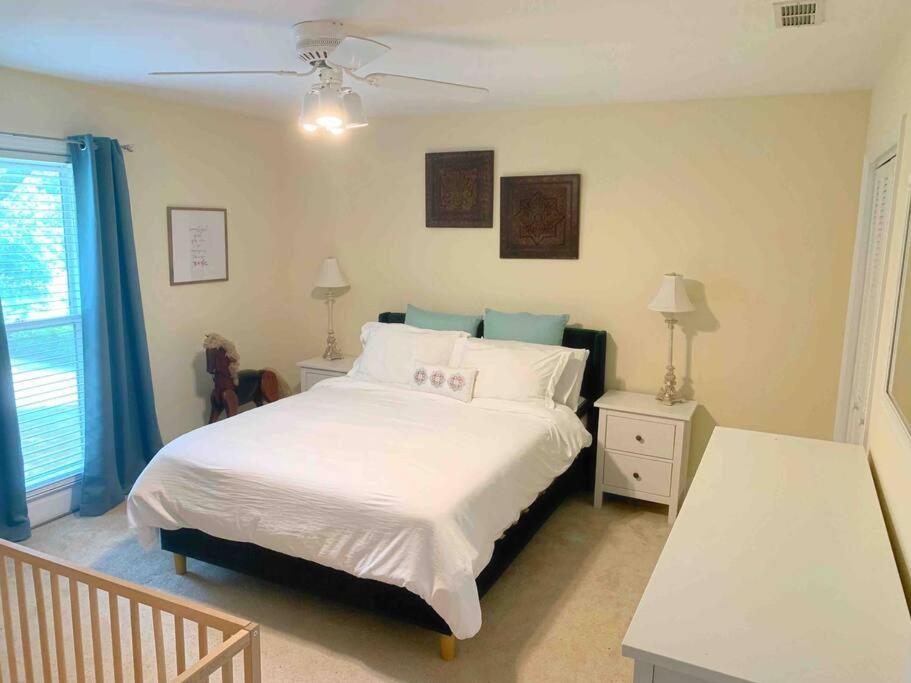 Cozy W/ Pool + Baby Gear In Prime Area Holiday home