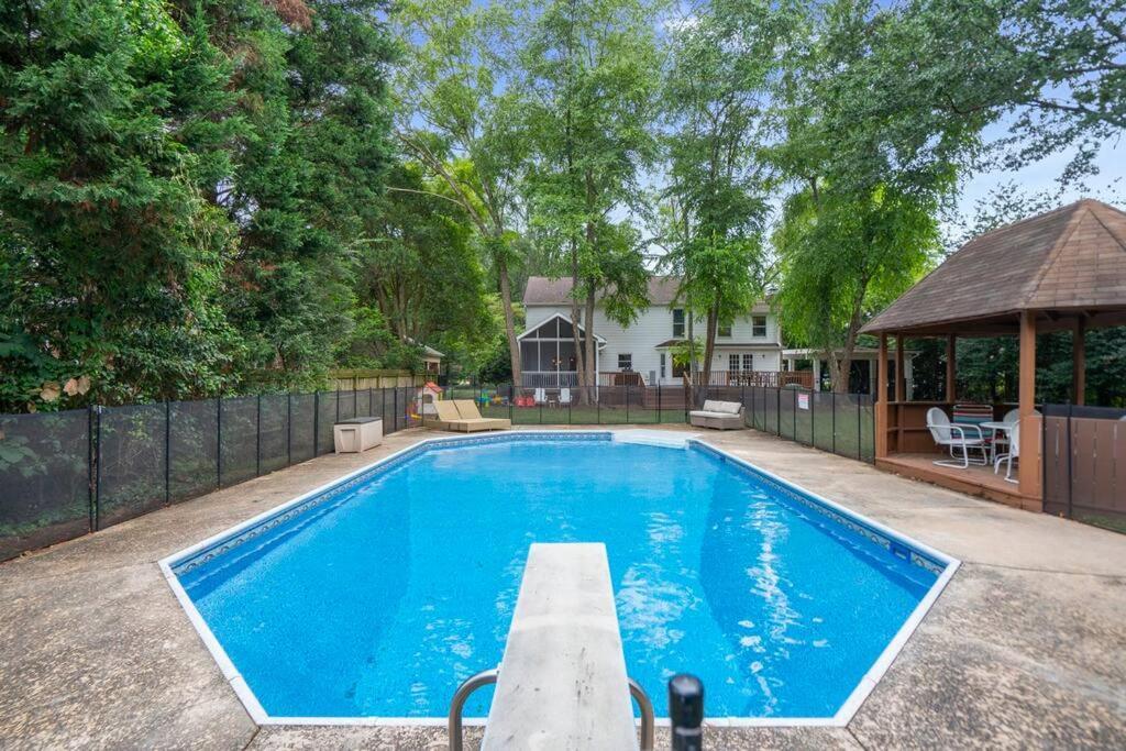 Cozy W/ Pool + Baby Gear In Prime Area *