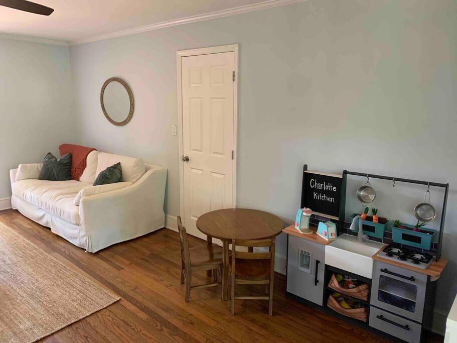 Holiday home Cozy W/ Pool + Baby Gear In Prime Area *