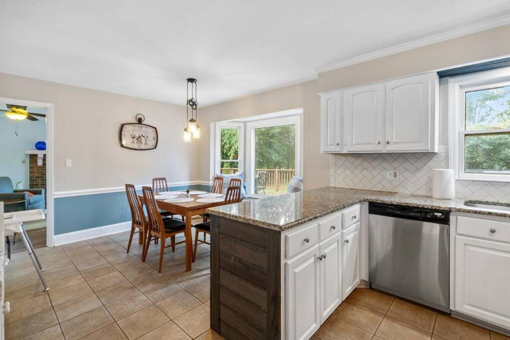 Holiday home Cozy W/ Pool + Baby Gear In Prime Area *