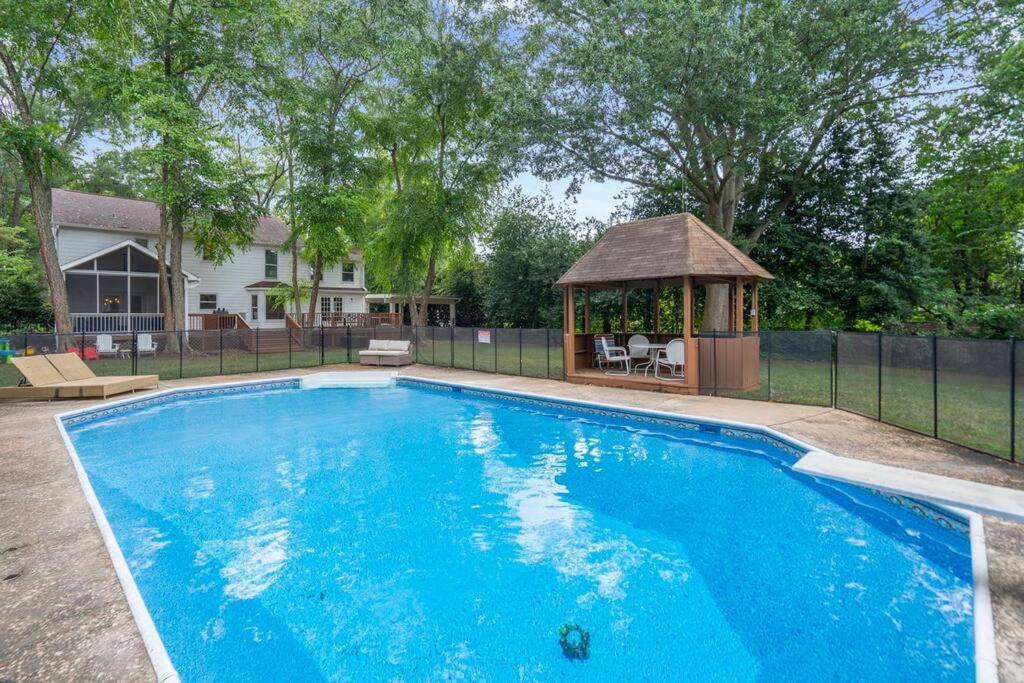 Cozy W/ Pool + Baby Gear In Prime Area *