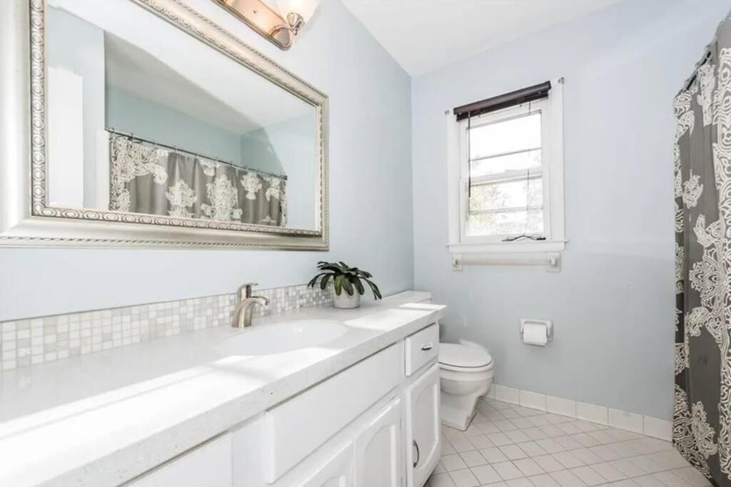 Cozy W/ Pool + Baby Gear In Prime Area