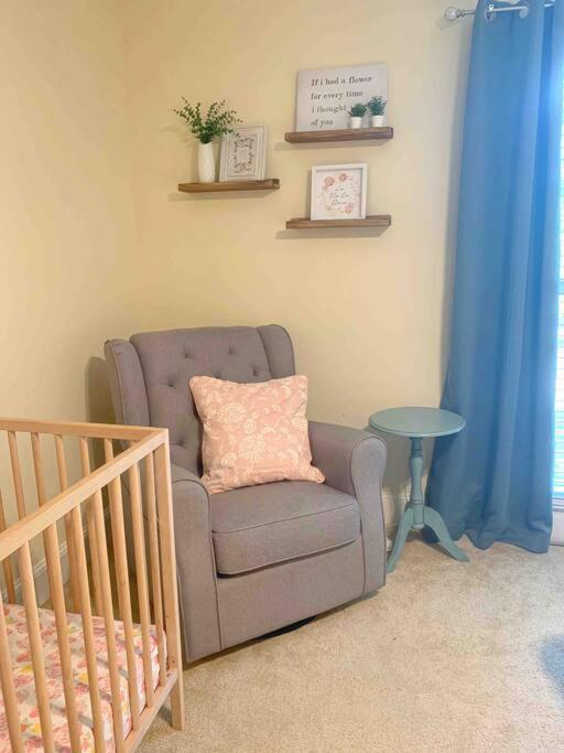 Cozy W/ Pool + Baby Gear In Prime Area Holiday home Charlotte