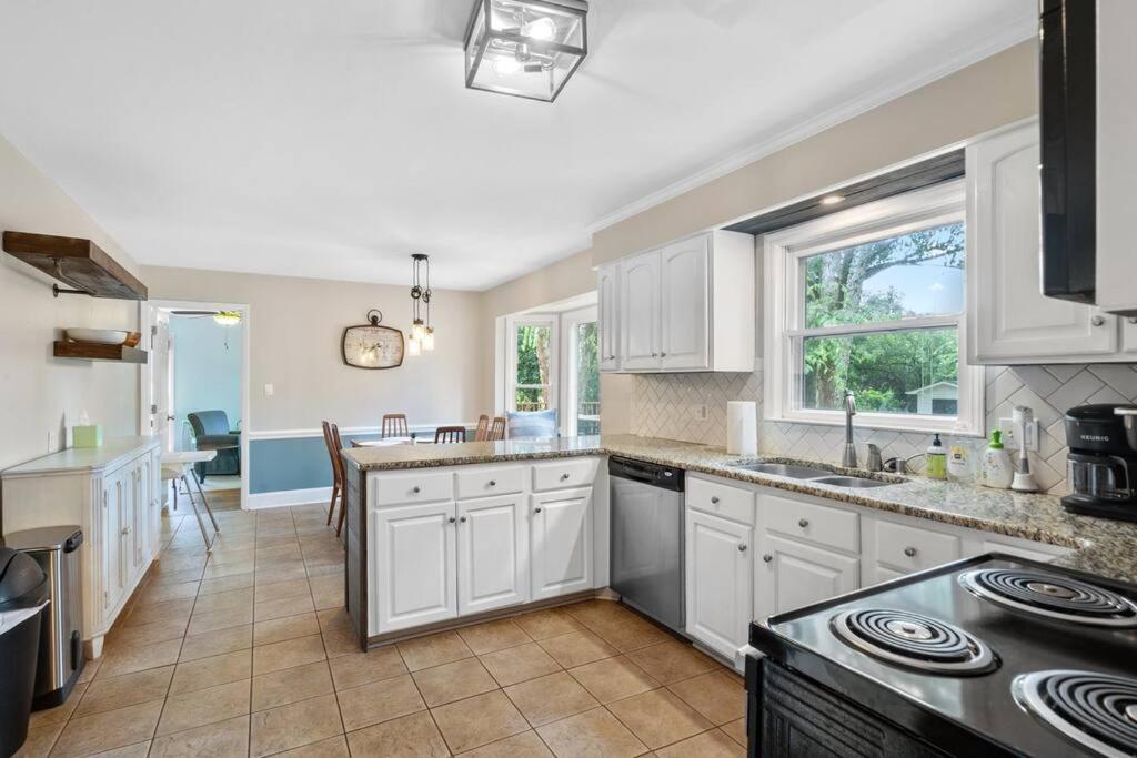 Holiday home Cozy W/ Pool + Baby Gear In Prime Area Charlotte