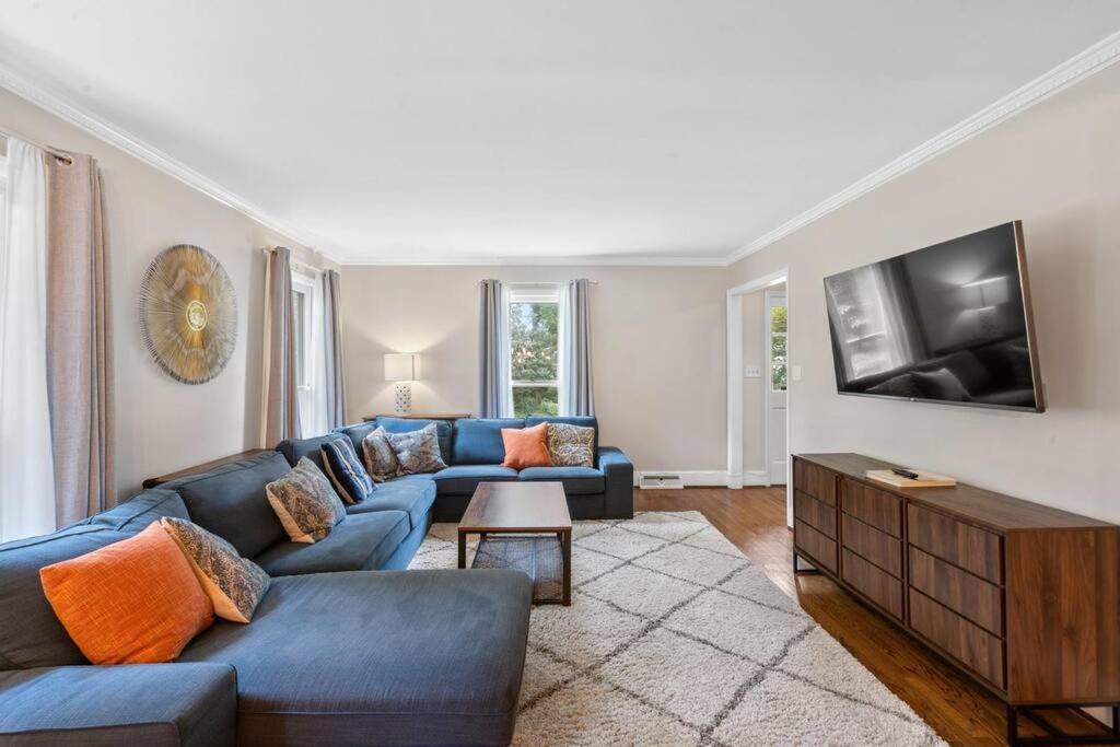 Cozy W/ Pool + Baby Gear In Prime Area * Charlotte