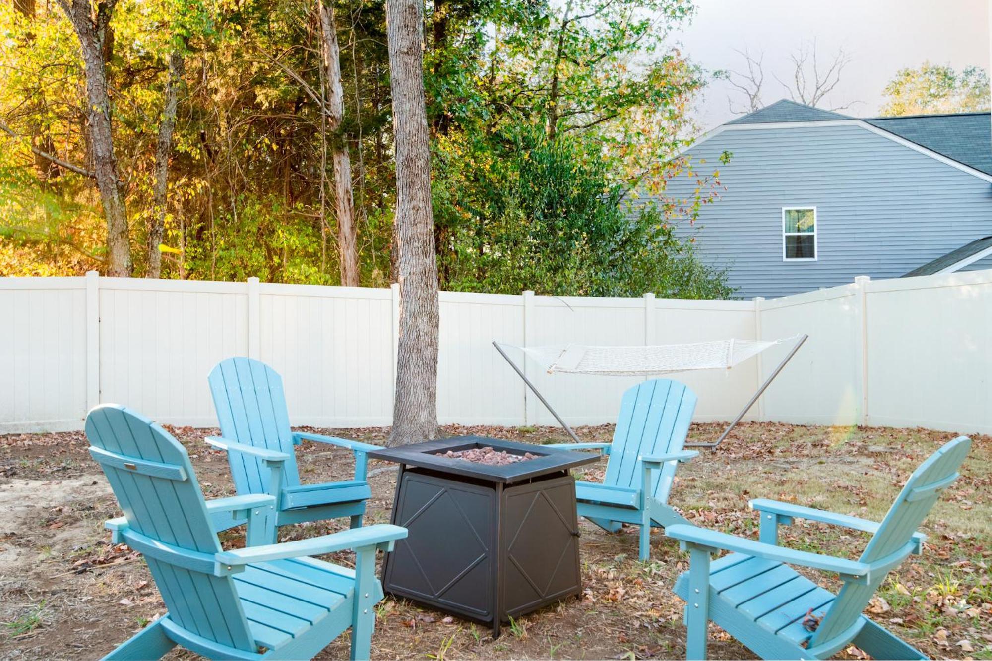 Near Clt Airport - 4bd - Backyard - Balcony