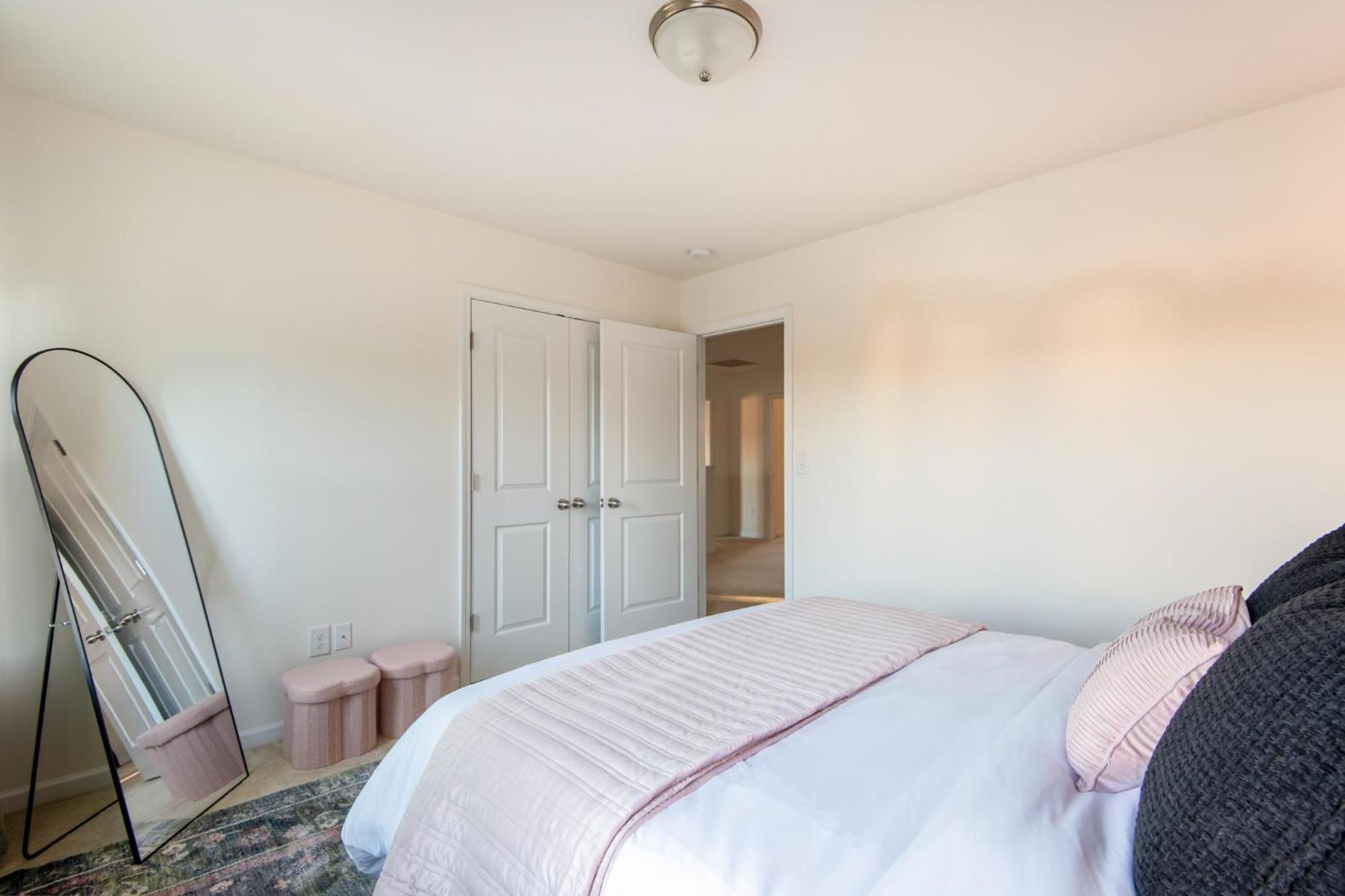 Holiday home Near Clt Airport - 4bd - Backyard - Balcony Charlotte