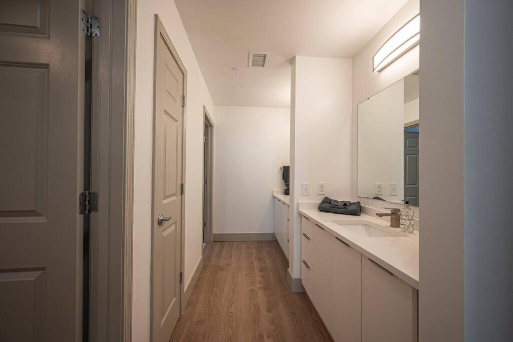Uptown Style Apartment *