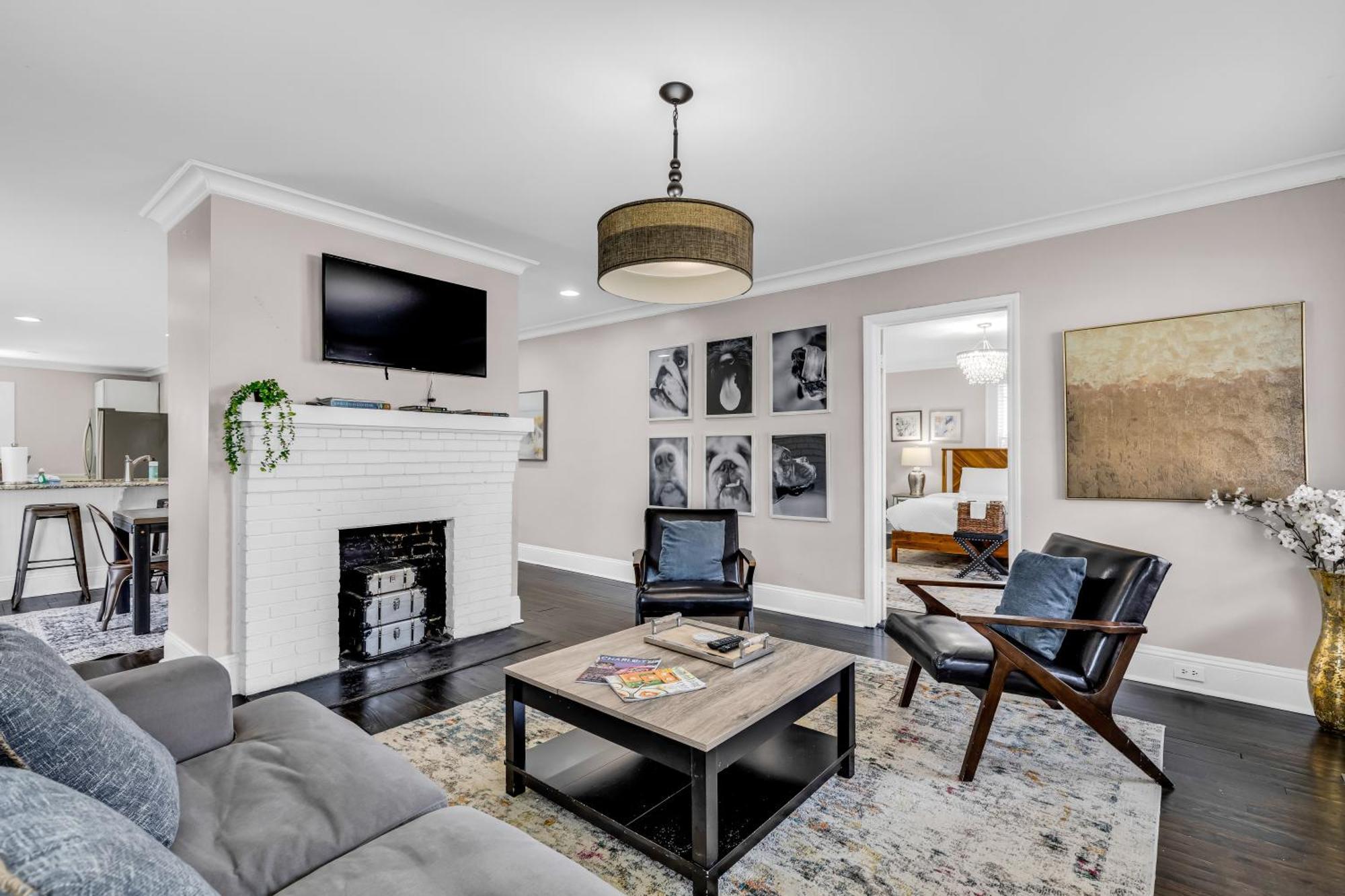 Bright And Modern Close To Everything * Charlotte