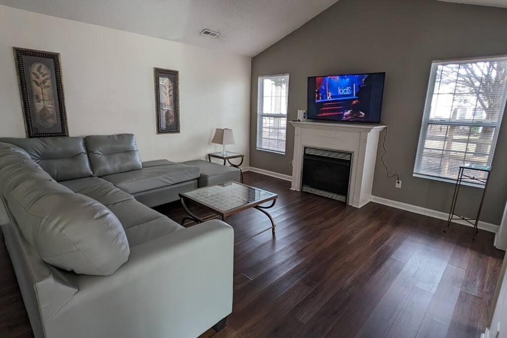 Holiday home Haven - Uptown/airport Corridor