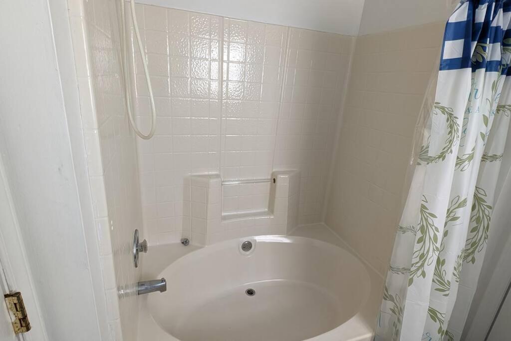 Haven - Uptown/airport Corridor Holiday home *