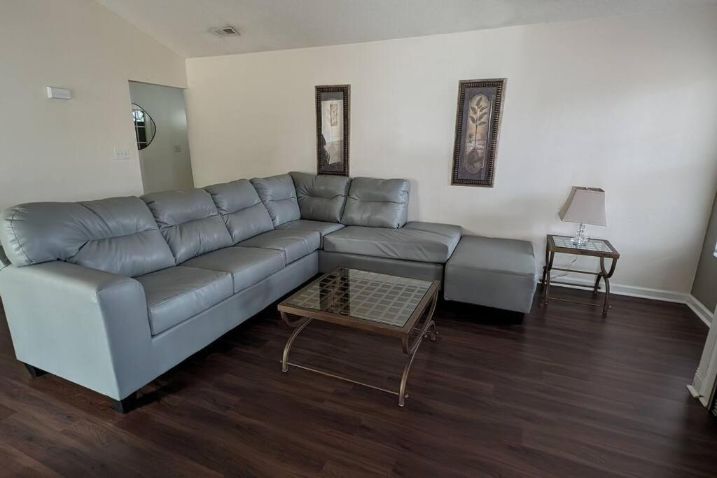 Haven - Uptown/airport Corridor Holiday home *