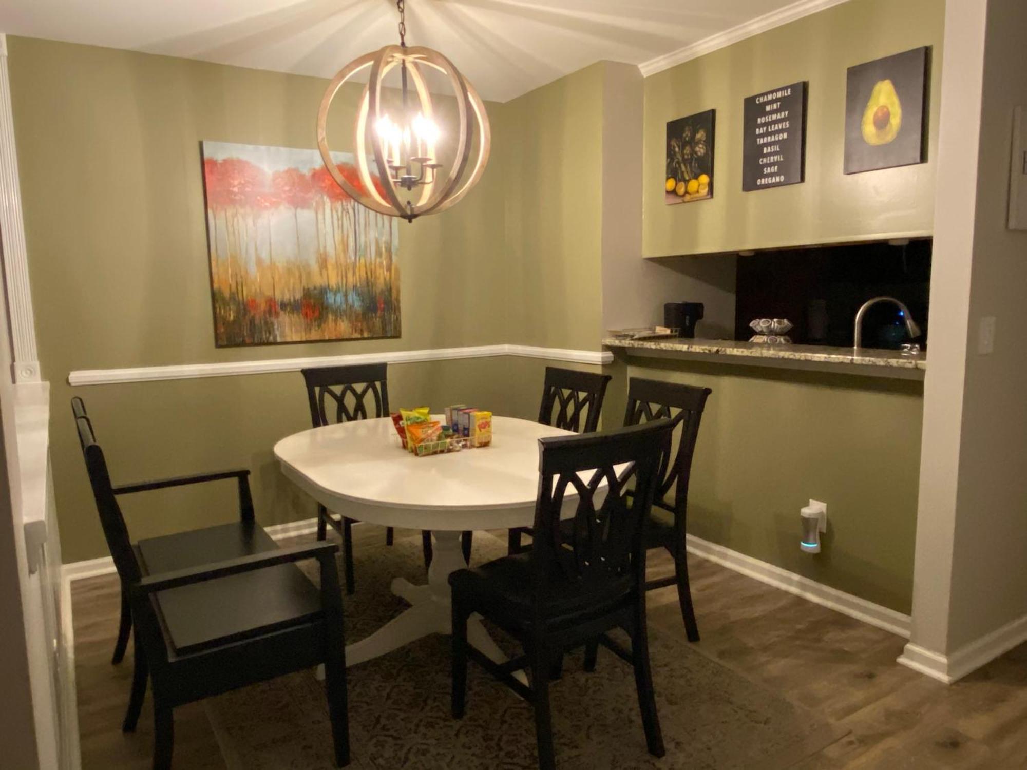 Modern Cozy Townhome Apartment *