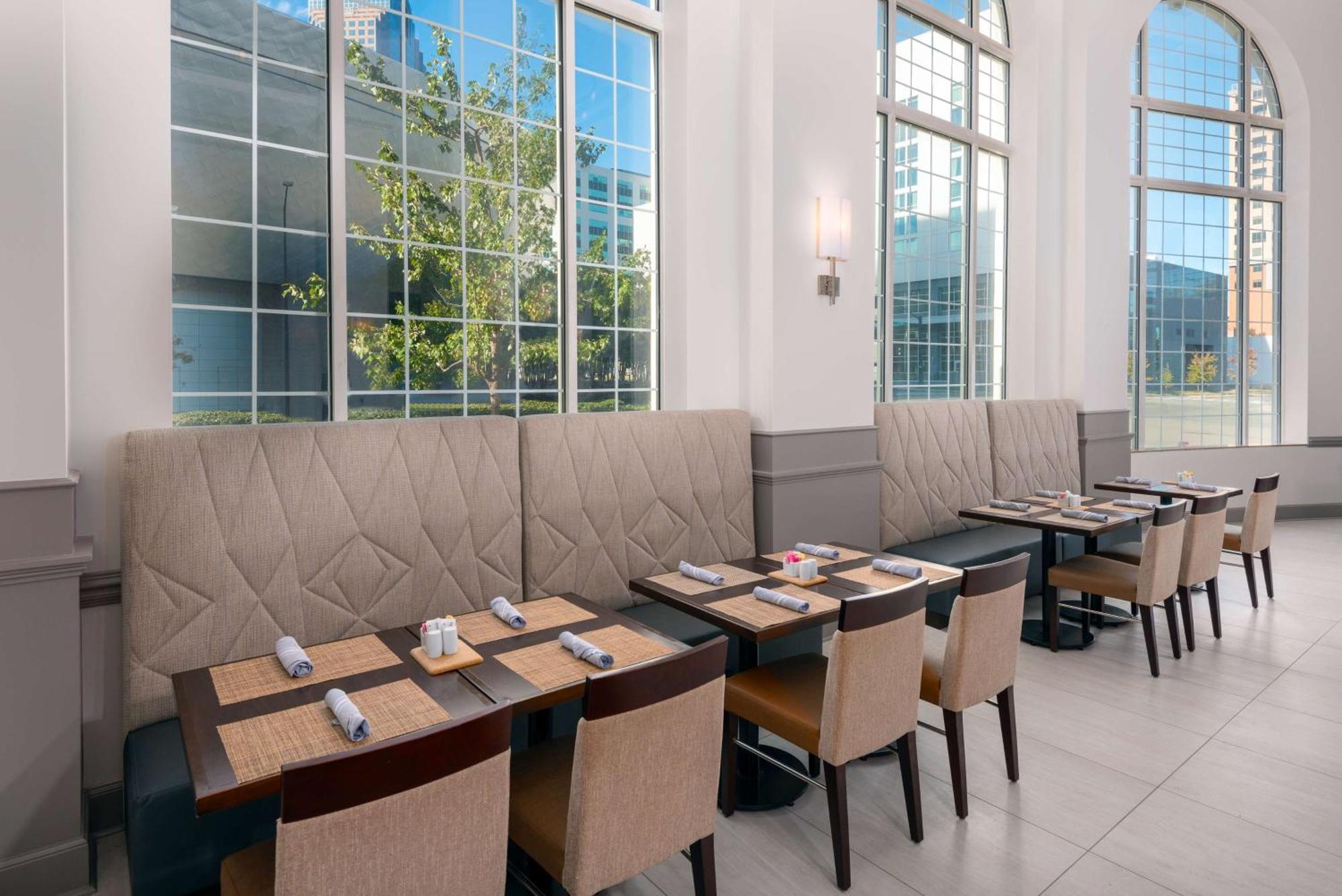 Hotel Hilton Garden Uptown 3*