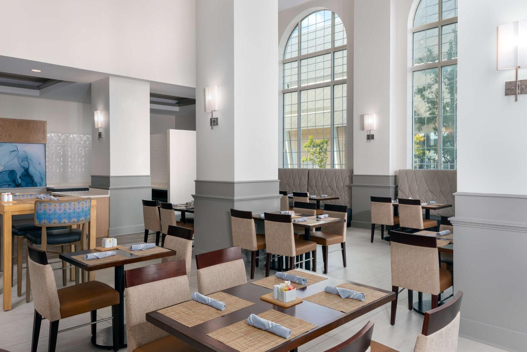 Hilton Garden Uptown Hotel 3*