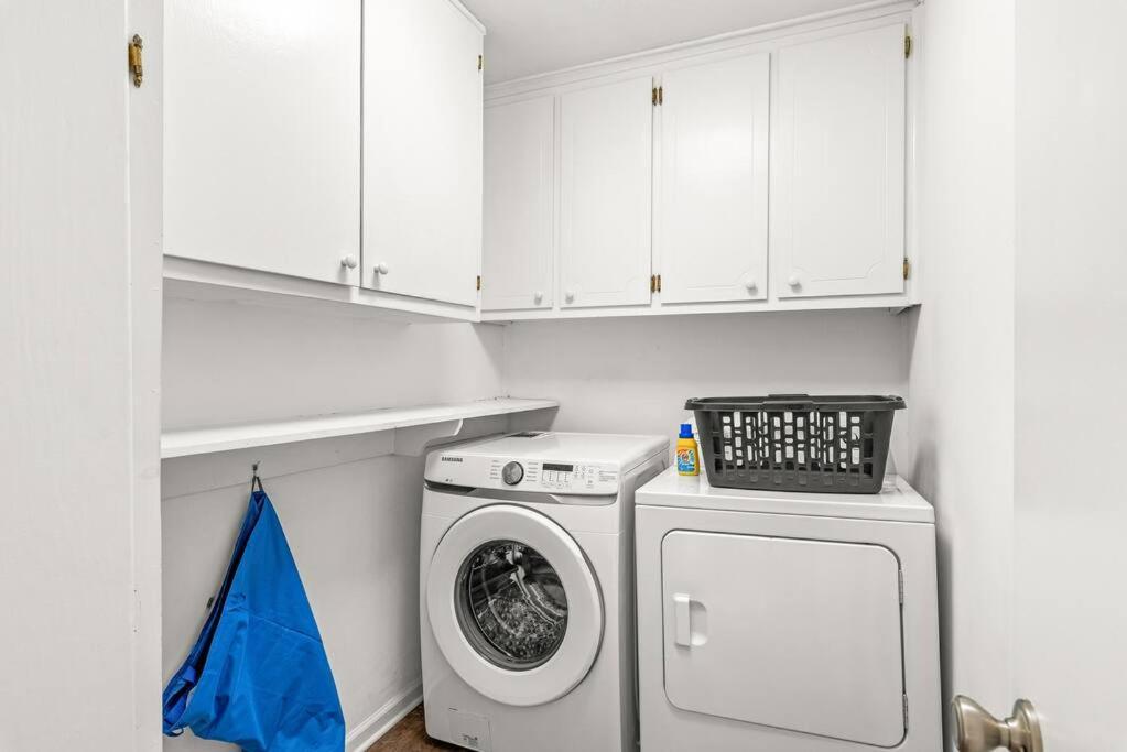 Charming, Cozy Close To Uptown, Airport & Whitewater Center *