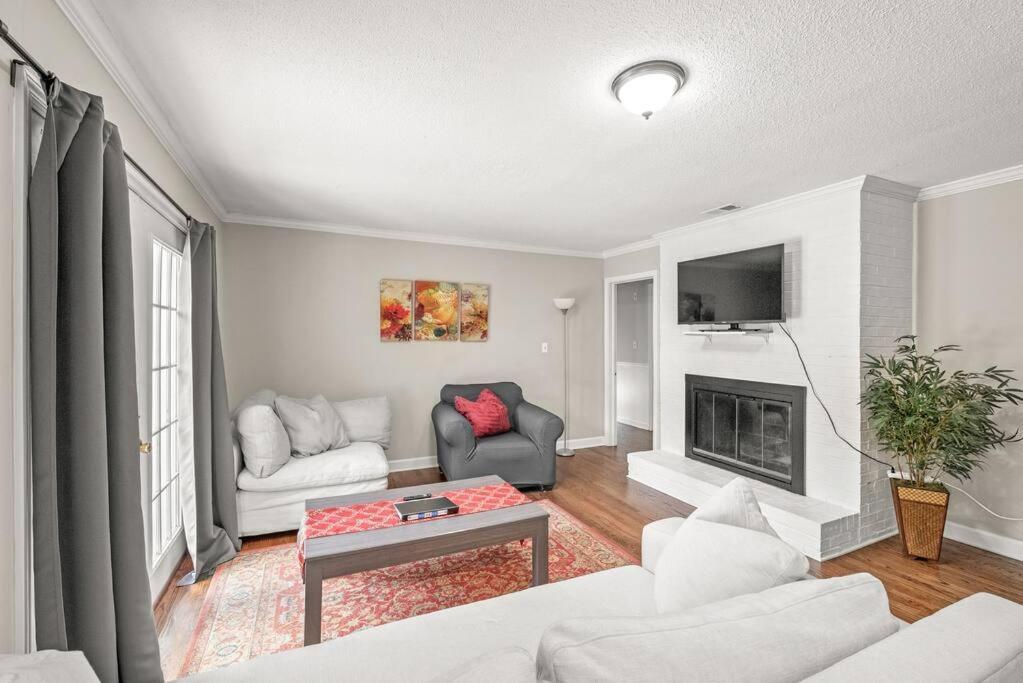 Holiday home Charming, Cozy Close To Uptown, Airport & Whitewater Center