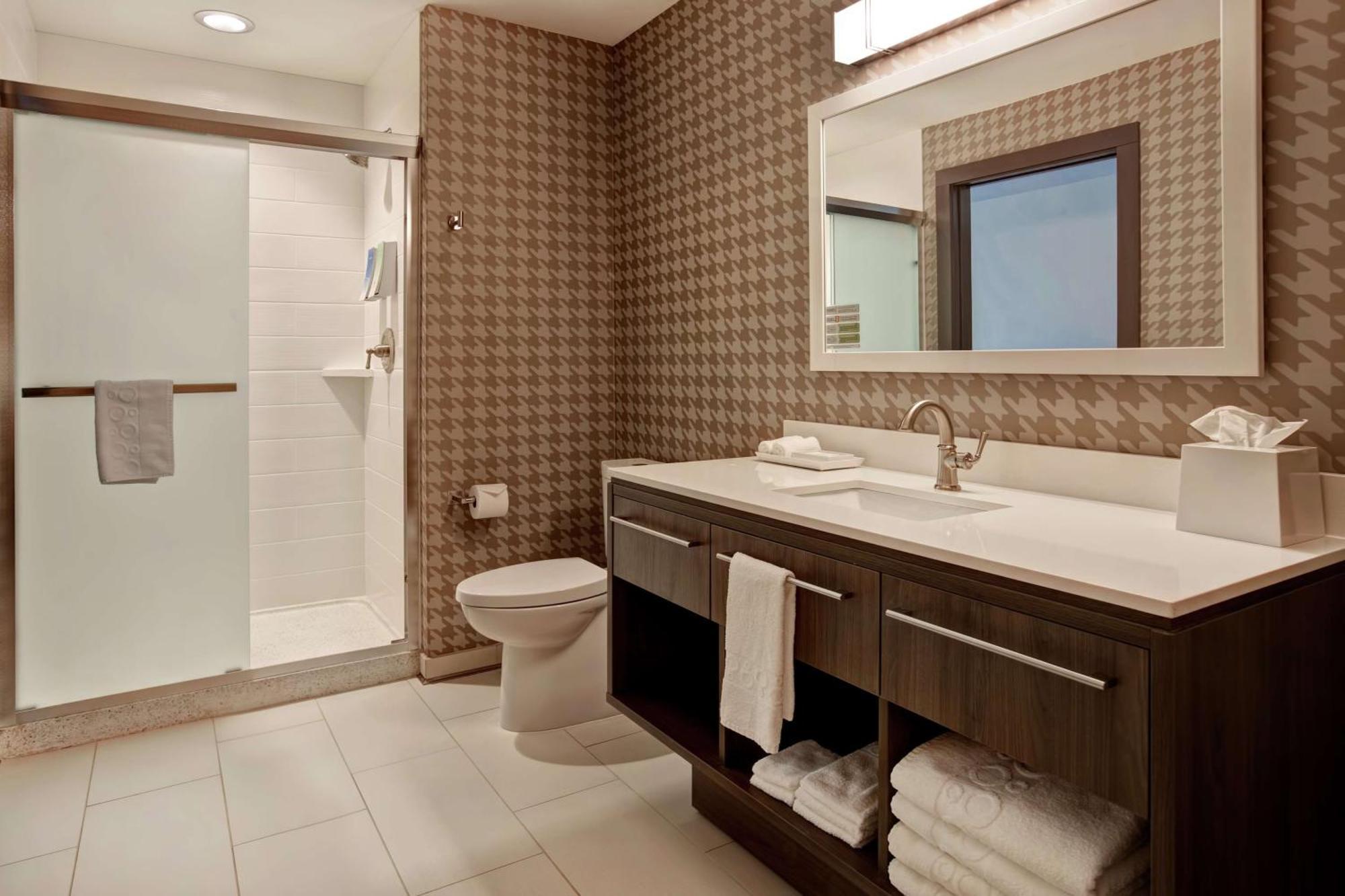 Hotel Home2 By Hilton Uptown 3*