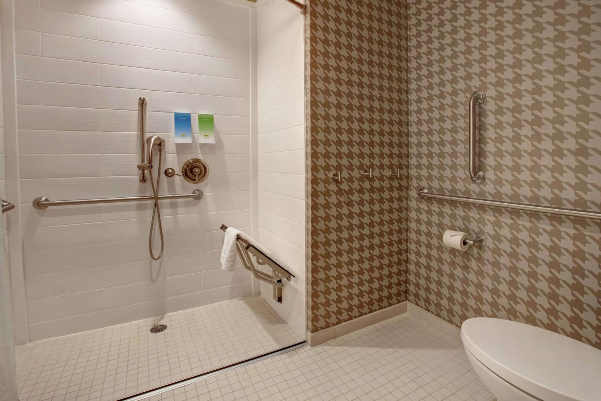 Home2 By Hilton Uptown Hotel 3*