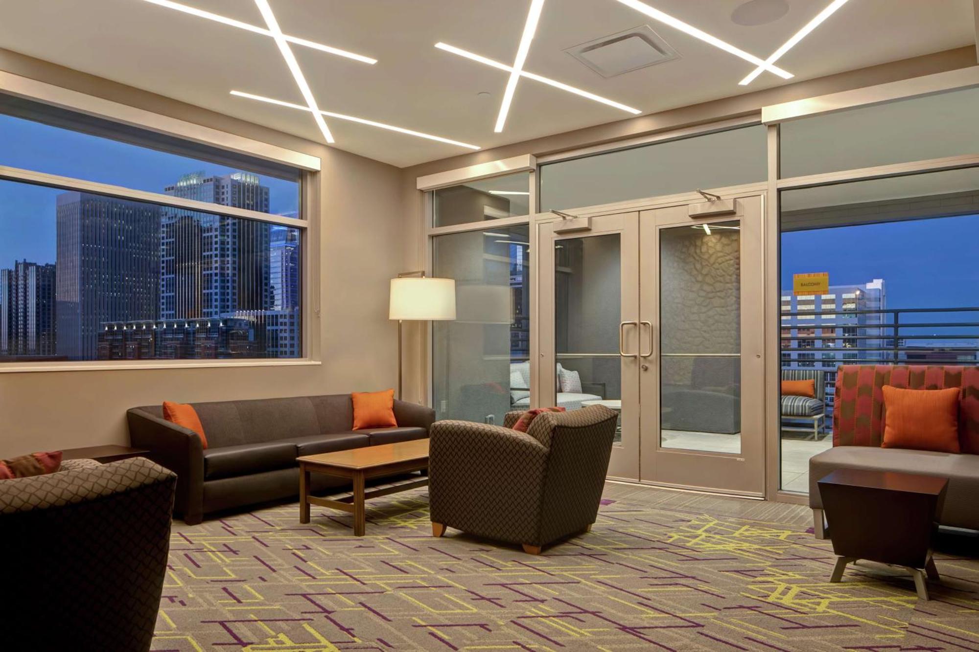 Hotel Home2 By Hilton Uptown