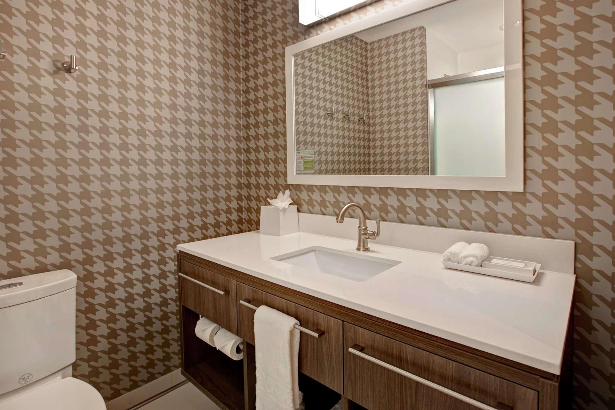 Home2 By Hilton Uptown Hotel