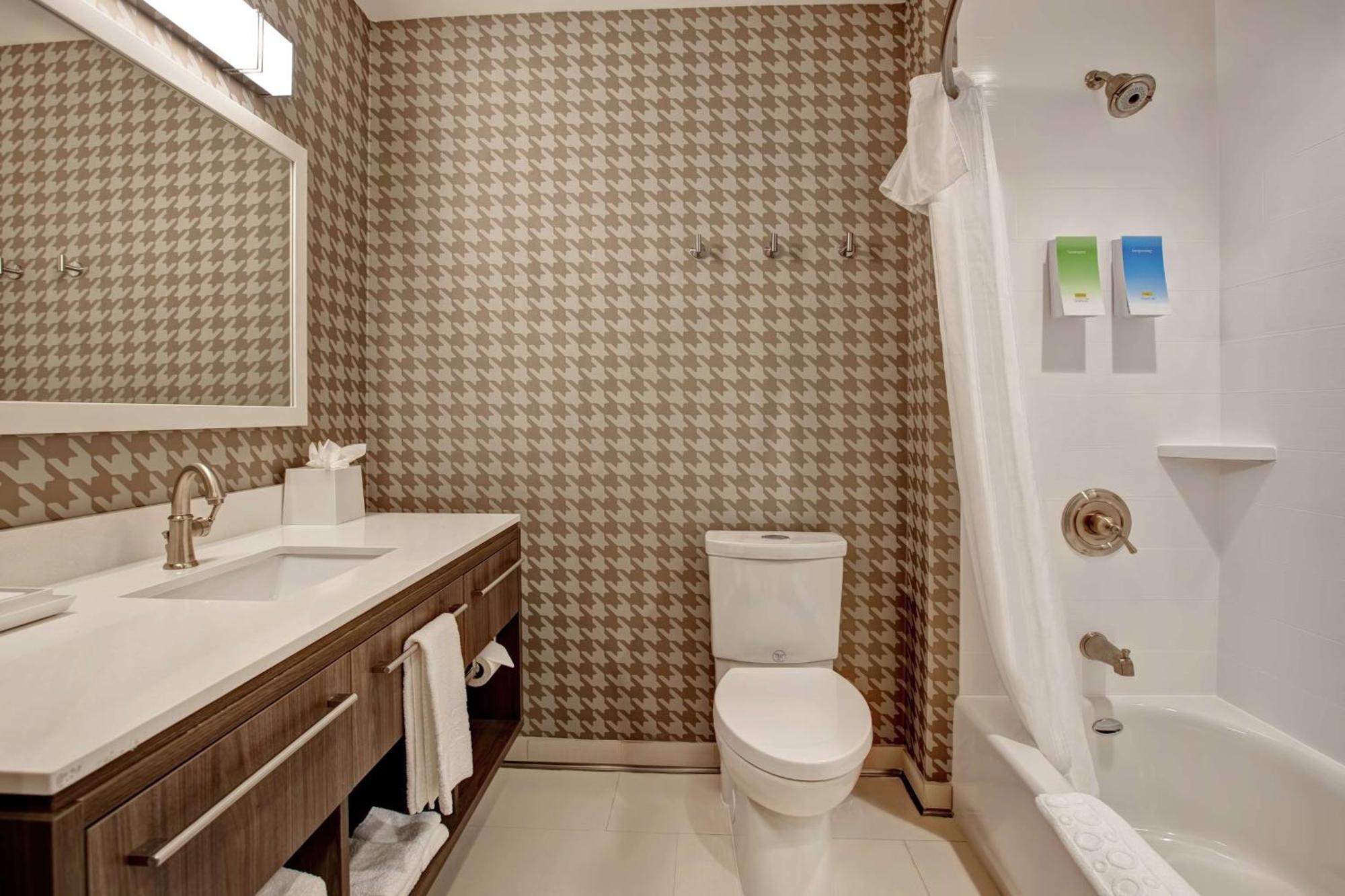 Home2 By Hilton Uptown 3*