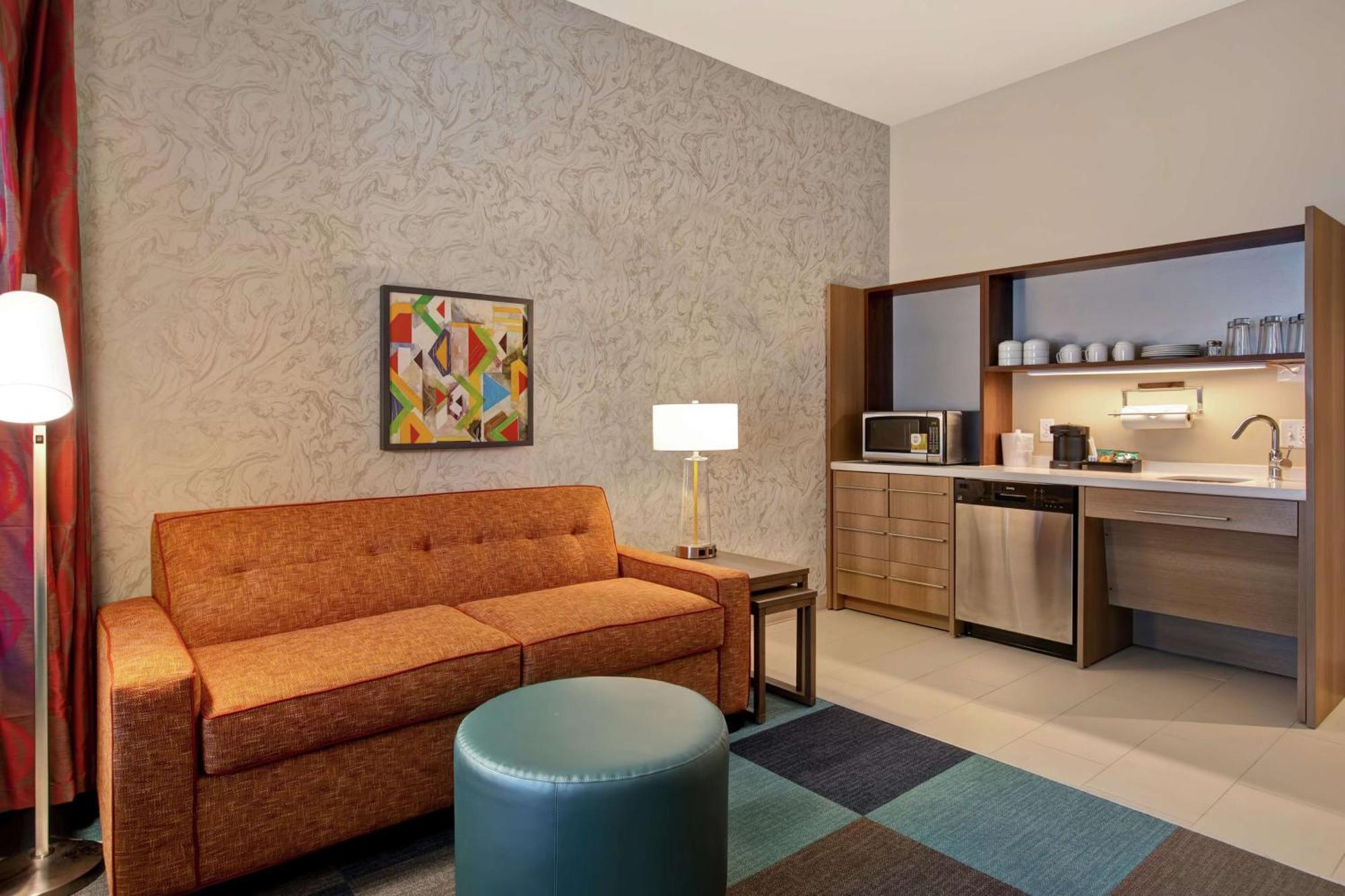 Home2 By Hilton Uptown Hotel 3*