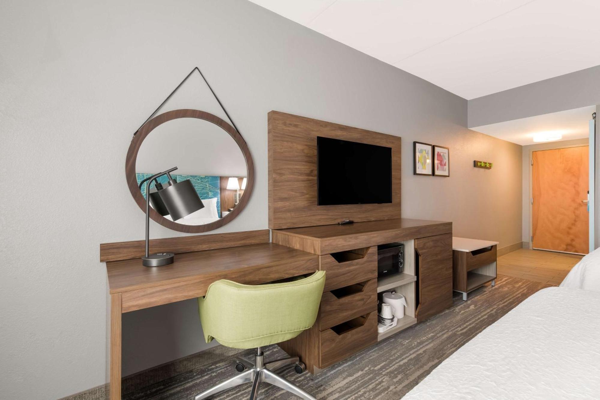 Hampton & Charlotte-airport Hotel