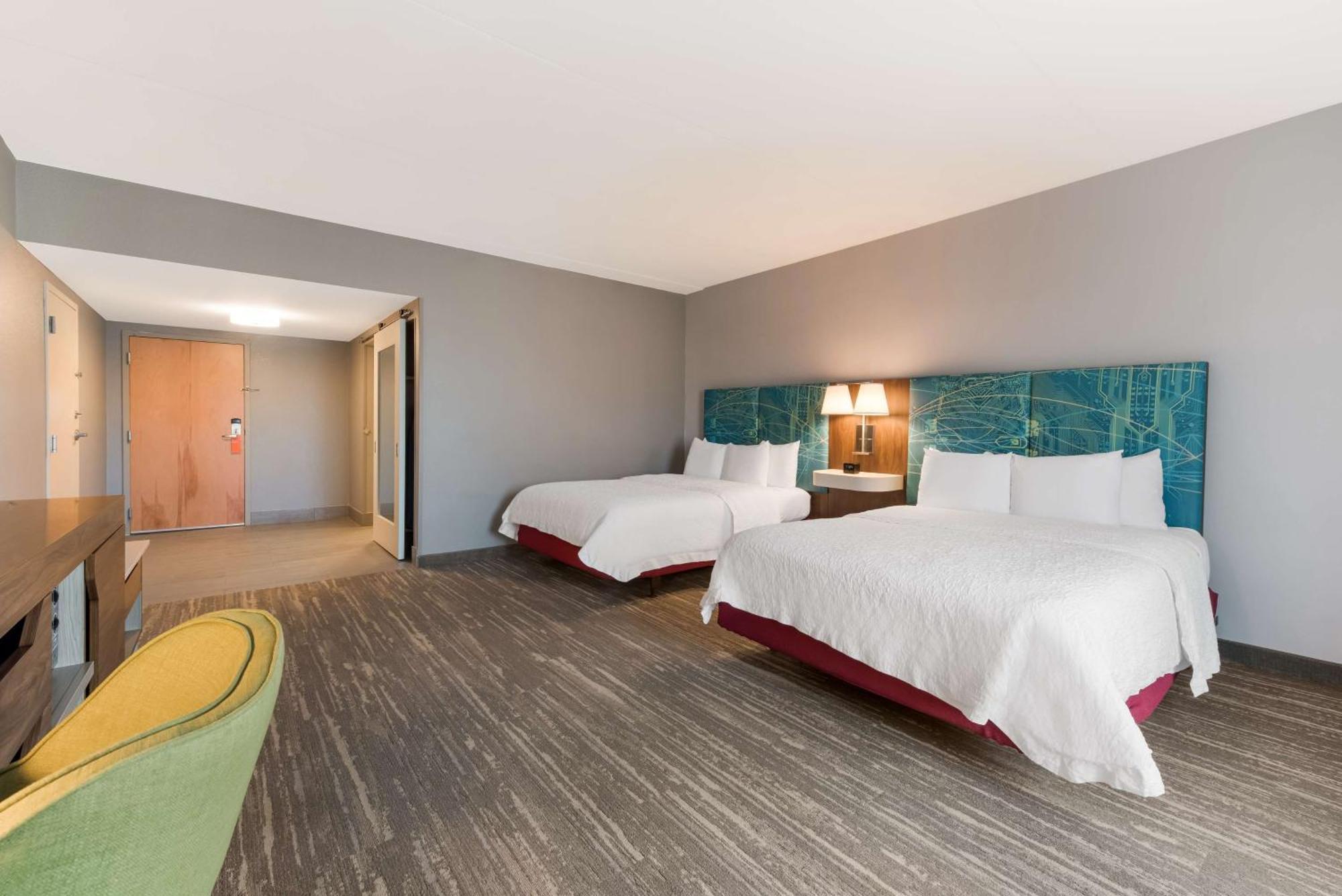 Hampton & Charlotte-airport 3*