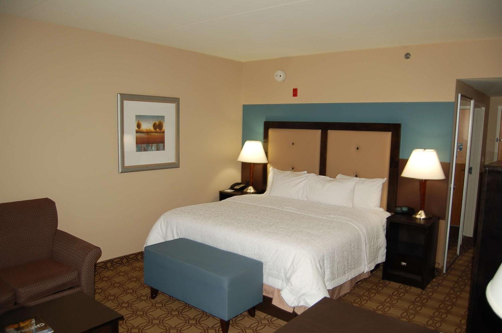 Hampton & Charlotte-airport Hotel 3*