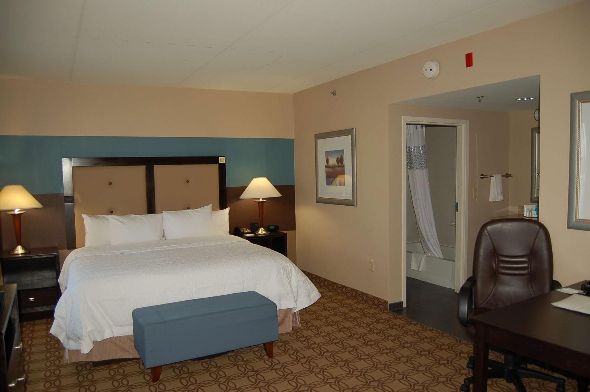 Hampton & Charlotte-airport 3*