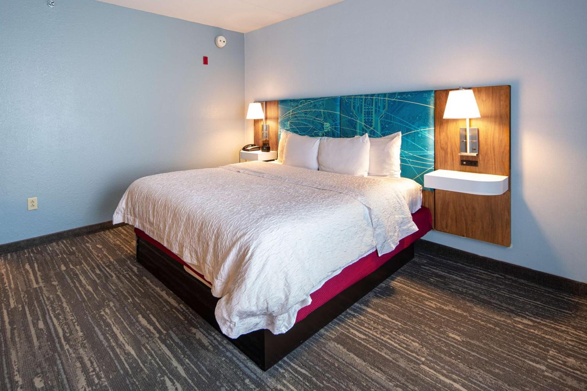 Hotel Hampton & Charlotte-airport 3*